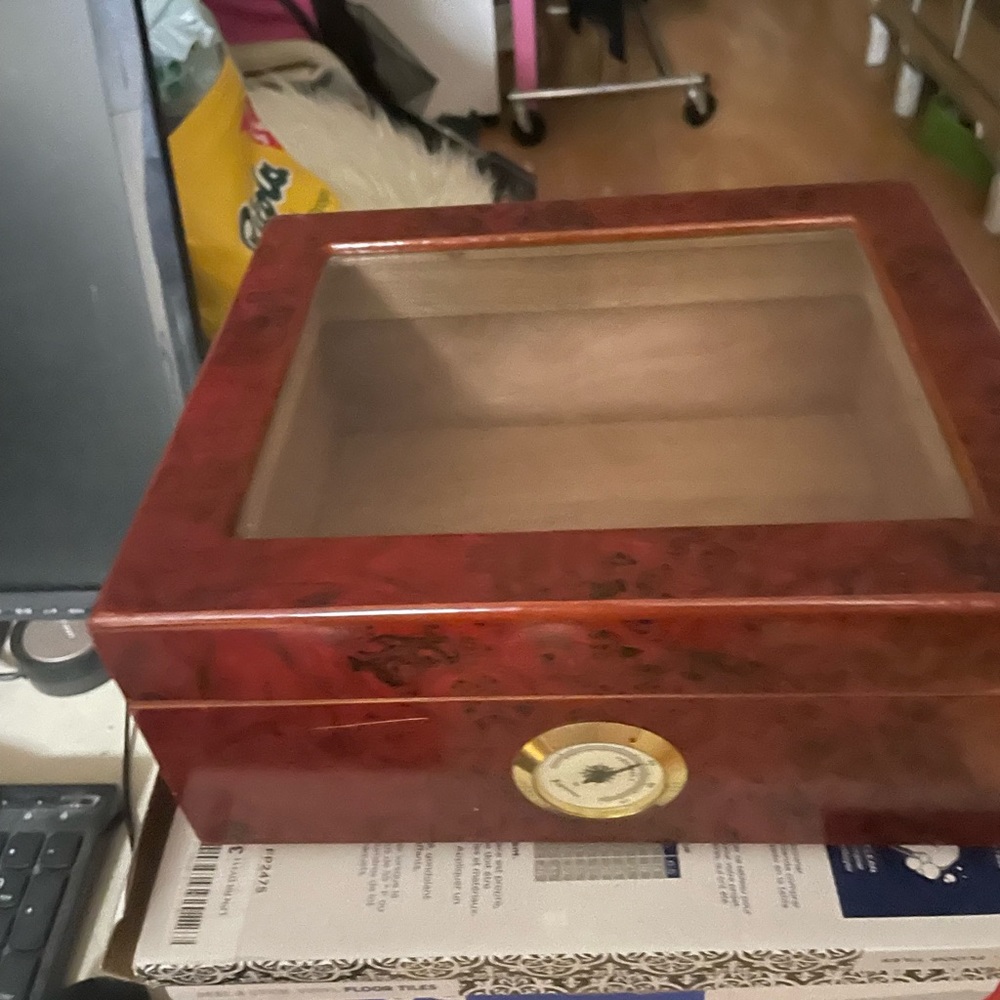 Nice widen jewlery box or a humidifier for cigars